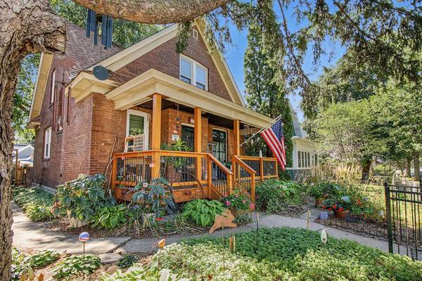 102 Cook AVE W, Saint Paul, MN 55117