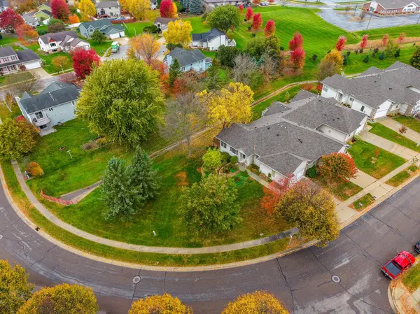 1431 Kings Run Dr NW, Rochester, MN 55901