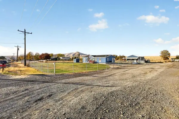 17306 E Ruppert Road, Benton City, WA 99320