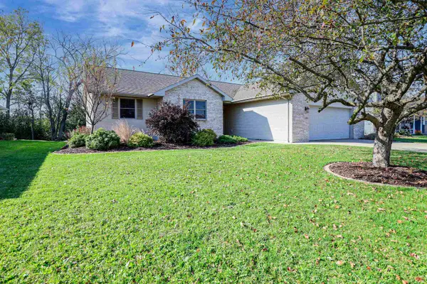 2194 DEER PRAIRIE DR, Neenah, WI 54956
