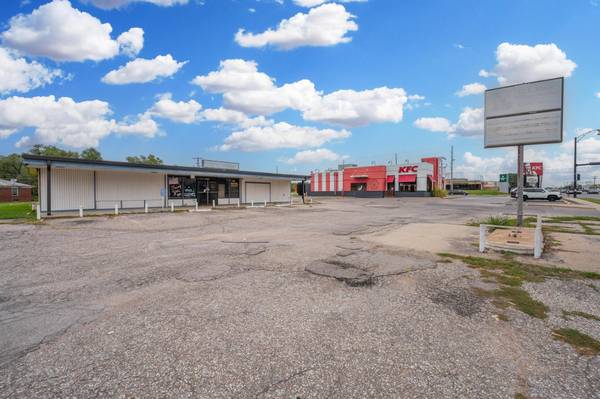 6310 E Harry Street, Wichita, KS 67207