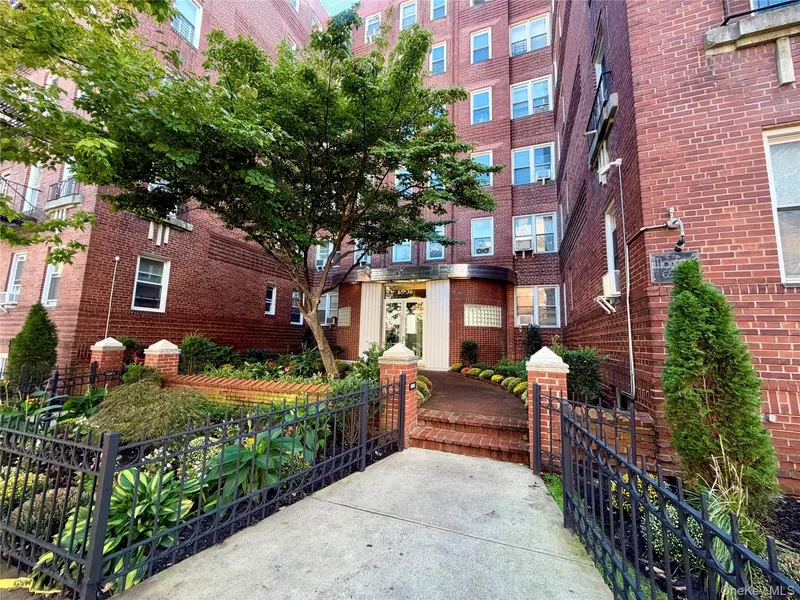 6536 Wetherole ST #304, Rego Park, NY 11374