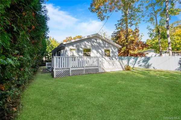 11 Nelson PL, Mastic, NY 11950
