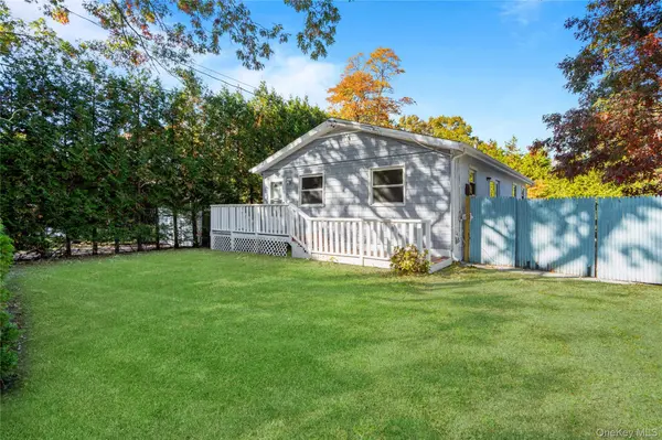 11 Nelson PL, Mastic, NY 11950