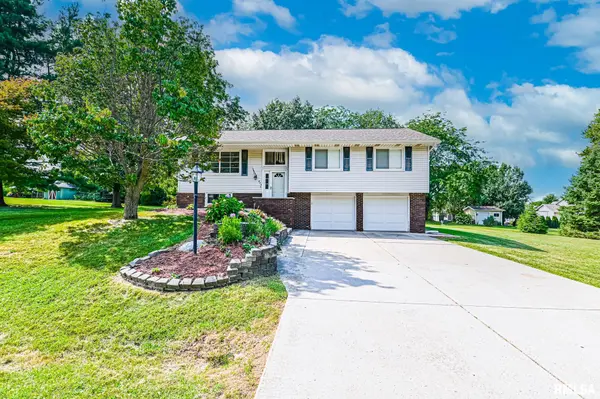 210 WHISPERING OAKS DR, Germantown Hills, IL 61548