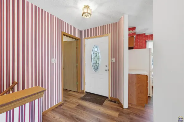 3584 SW Willow Brook DR, Topeka, KS 66614
