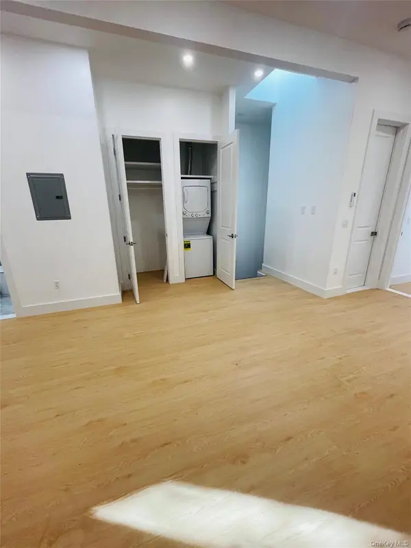 6015 Maspeth AVE, Maspeth, NY 11378