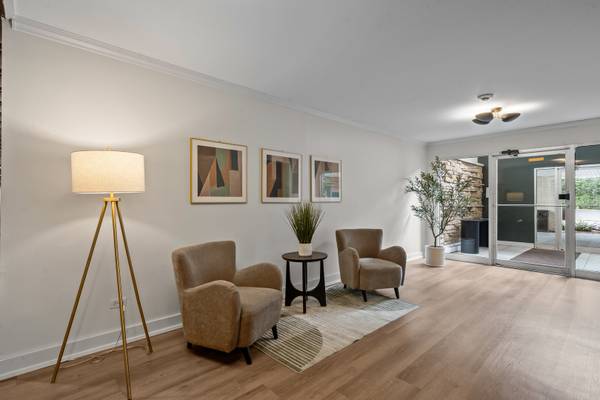 375 W Winchester RD #309, Libertyville, IL 60048