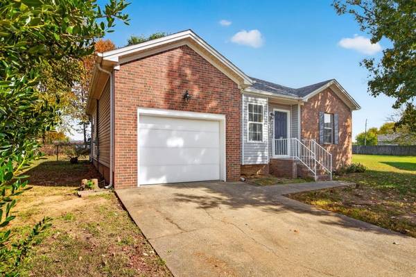 8631 Swale Ct, Oak Grove, KY 42262
