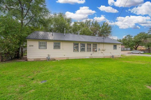 1214-1216 S Terrace Dr, Wichita, KS 67218