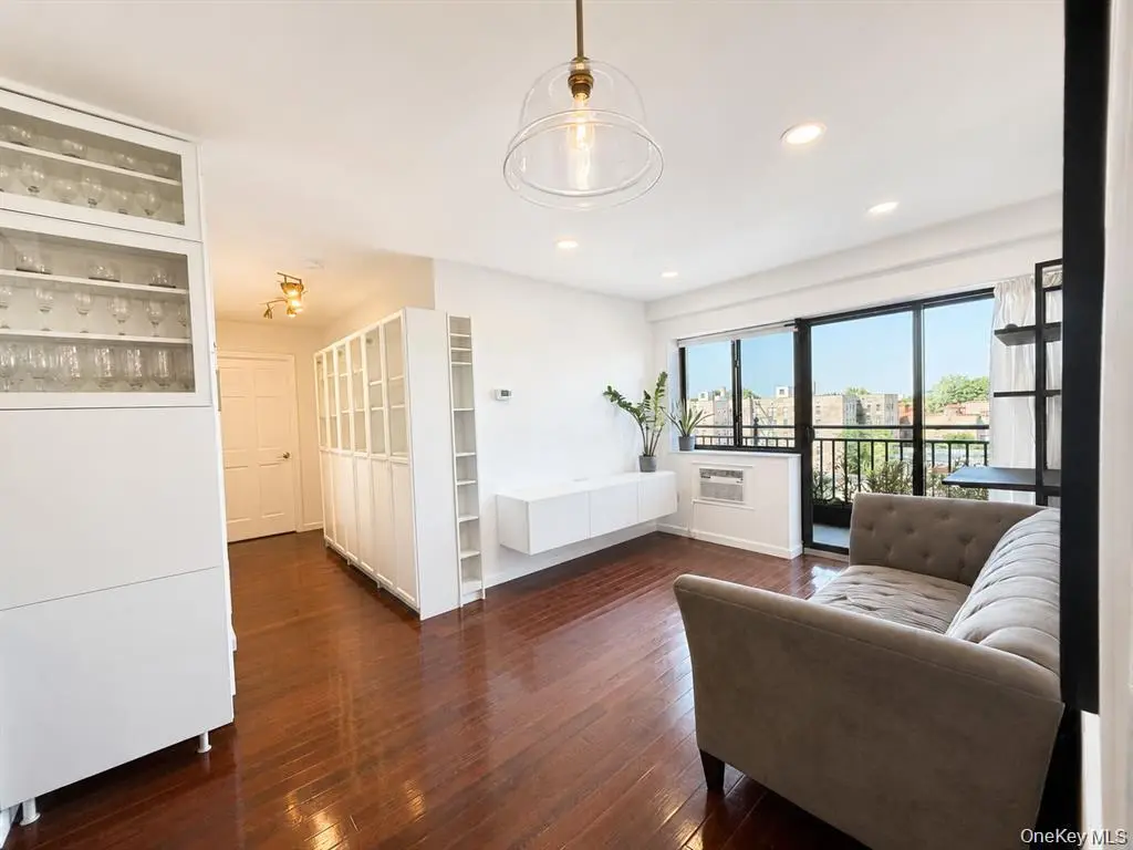 37-49 81st ST #7D, Jackson Heights, NY 11372
