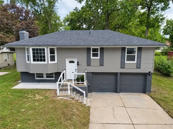 7701 E 90th TER, Kansas City, MO 64138