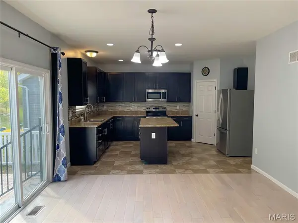 948 Meramec Grove DR, Ballwin, MO 63021
