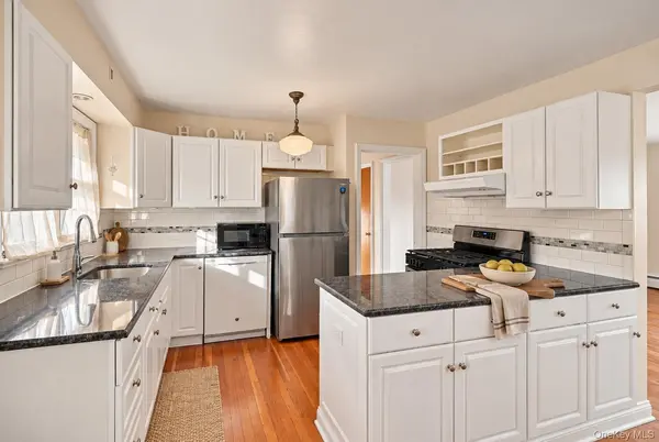 2 Drury LN, Highland Falls, NY 10928