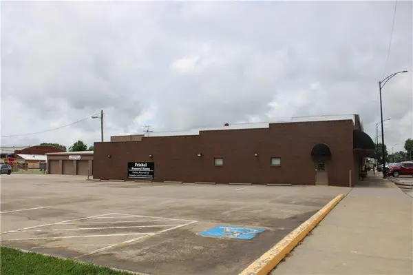 230 E McKay ST, Frontenac, KS 66762