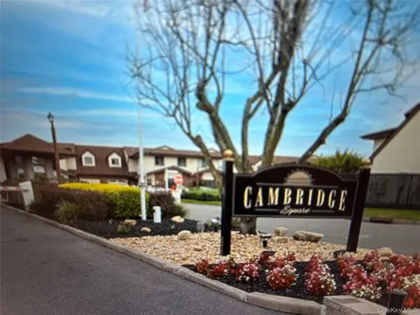 14 Cambridge DR, Copiague, NY 11726