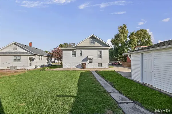 202 W Prairie ST, Staunton, IL 62088