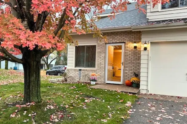 15262 Lesley LN, Eden Prairie, MN 55346
