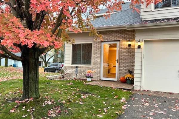 15262 Lesley LN, Eden Prairie, MN 55346