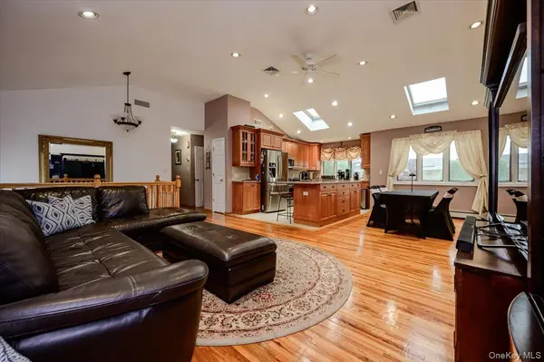 56 Empire BLVD, Island Park, NY 11558