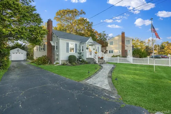82 Pardee AVE, Islip, NY 11751