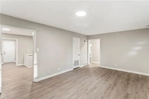 5215 Sterling AVE, Raytown, MO 64133