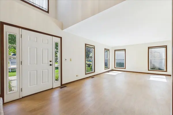 124 Corsaire LN, Schaumburg, IL 60173