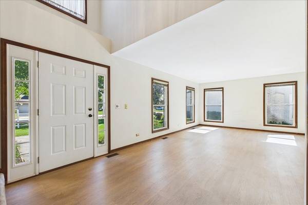 124 Corsaire LN, Schaumburg, IL 60173