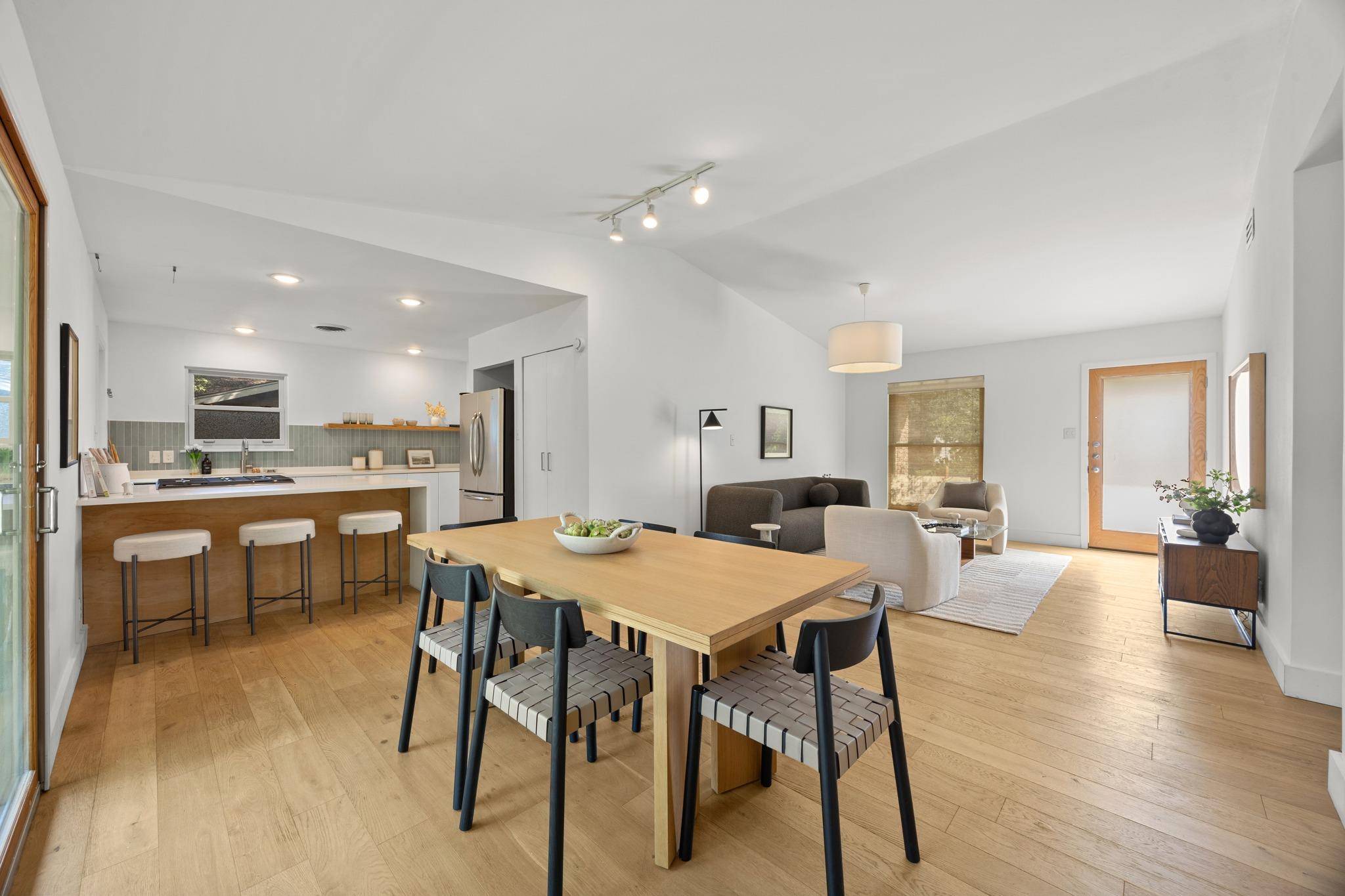 2704 Nottingham LN, Austin, TX 78704