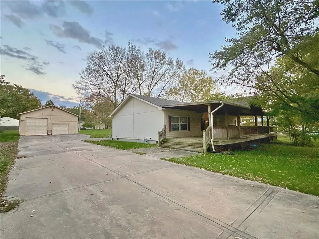 408 S Washington ST, Spring Hill, KS 66083