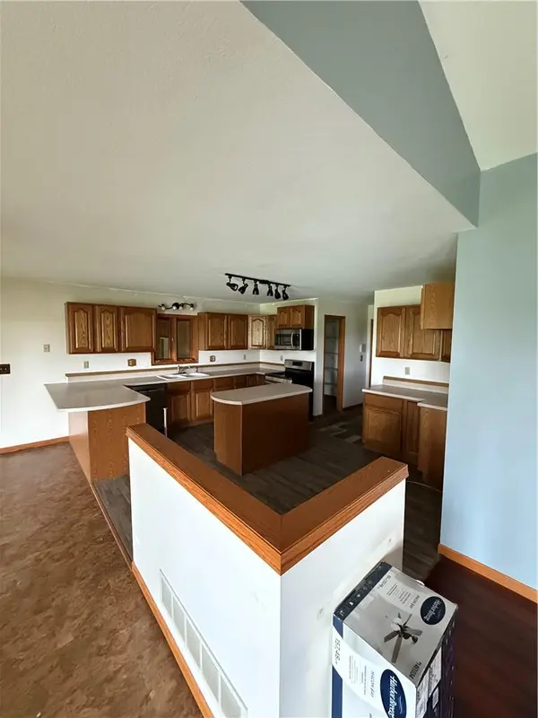 1011 N Arrowhead DR, Burlington, KS 66839