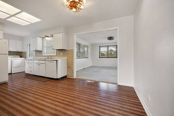 913 Ridge CT, Elk Grove Village, IL 60007