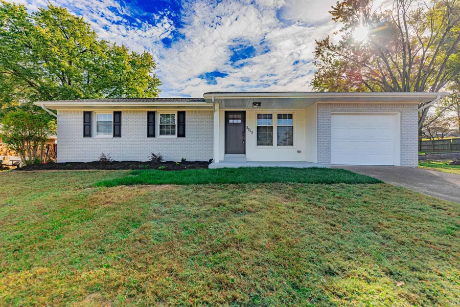 3713 Debbie LN, Evansville, IN 47711