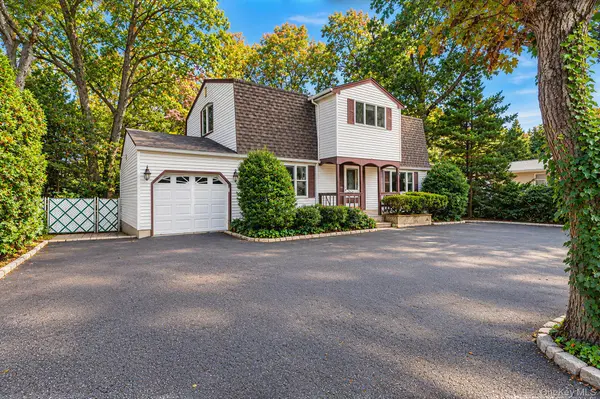 563 Johnson AVE, Ronkonkoma, NY 11779