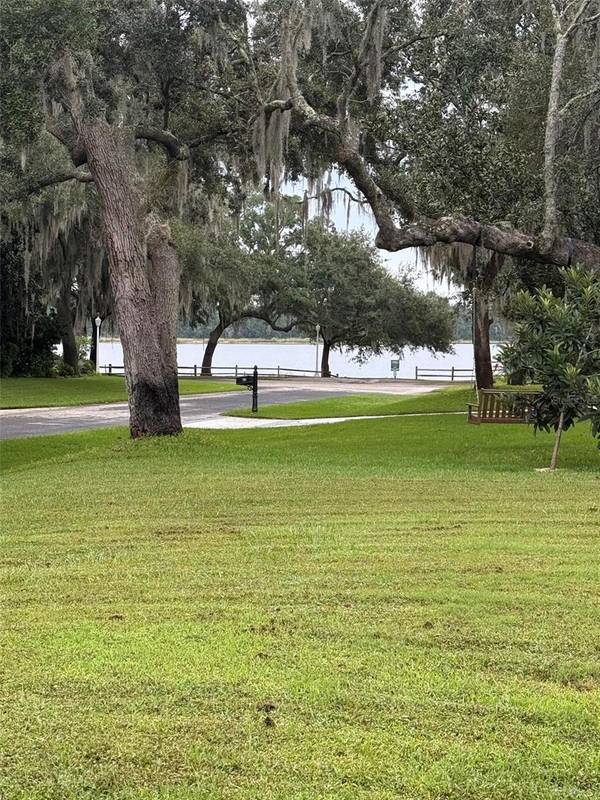 804 LAKE DR, Deland, FL 32724