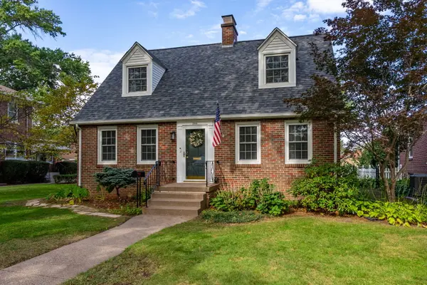 2944 Middle RD, Davenport, IA 52803