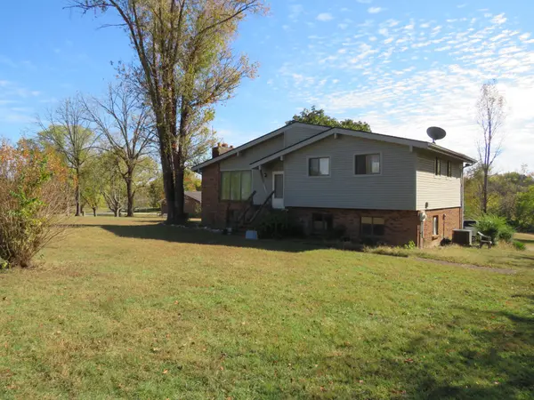 1008 Lick Creek Rd, Castalian Springs, TN 37031