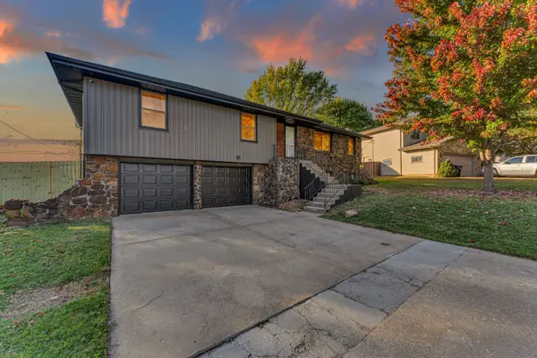 5835 S Geronimo DR, Springfield, MO 65810