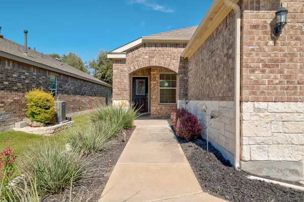 513 Hereford LN, Georgetown, TX 78633