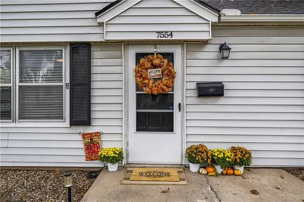 7554 Eaton ST, Prairie Village, KS 66208