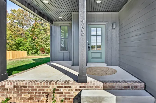 353 Chase Dr, Clarksville, TN 37043