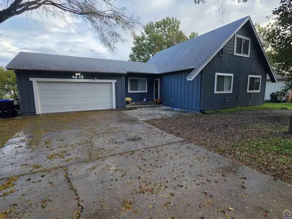 4842 SW Cochise AVE, Topeka, KS 66614