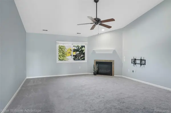 32 Highland AVE, Clawson, MI 48017