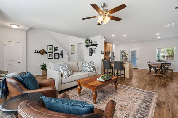 105 Tokalaun DR, Hutto, TX 78634
