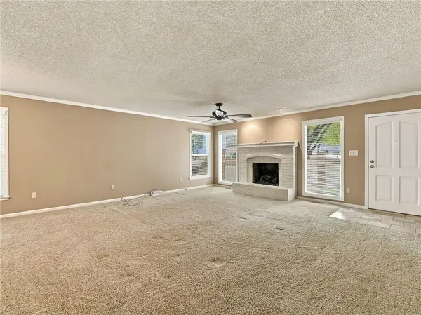 11049 W 97th CIR, Overland Park, KS 66214