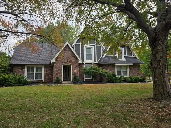 3617 NW Blue Jacket DR, Lee's Summit, MO 64064