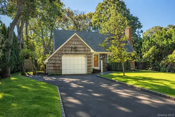 11 Nassau RD, Hampton Bays, NY 11946