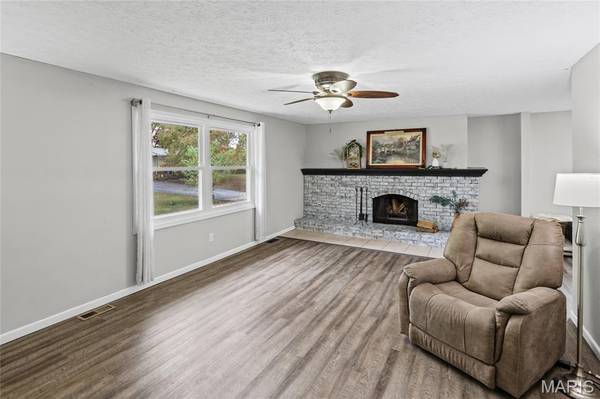 9043 Slemer LN, Worden, IL 62097