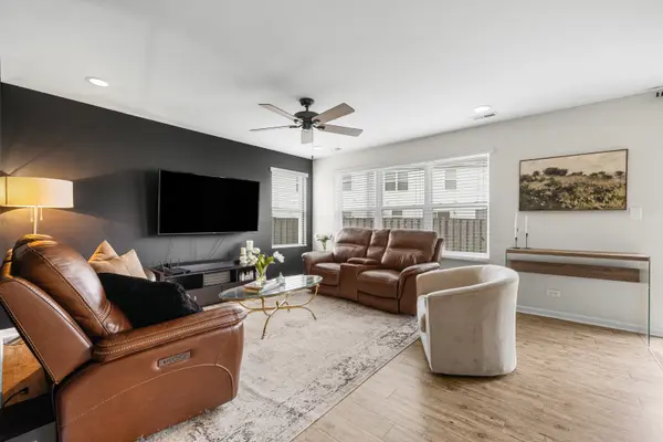 318 Norfolk LN, Pingree Grove, IL 60140