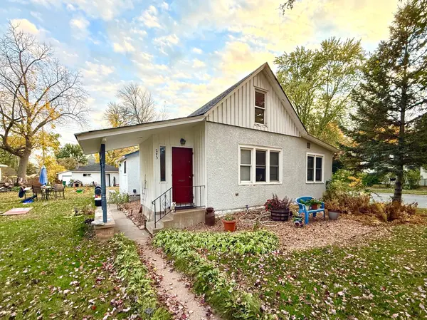 243 5th AVE SW, Cambridge, MN 55008